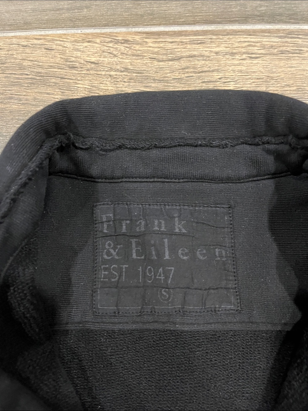 LIKE NEW FRANK & EILEEN Eileen Relaxed Terry Button-Up Shirt Black Size Small - Picture 4 of 8